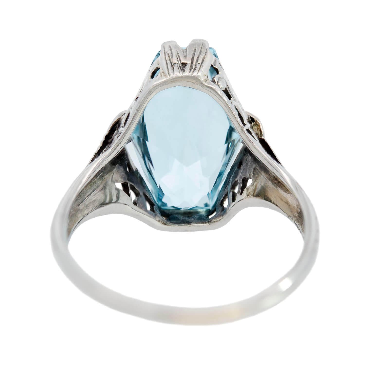 Art Deco 18k White Gold Aquamarine Filigree Ring