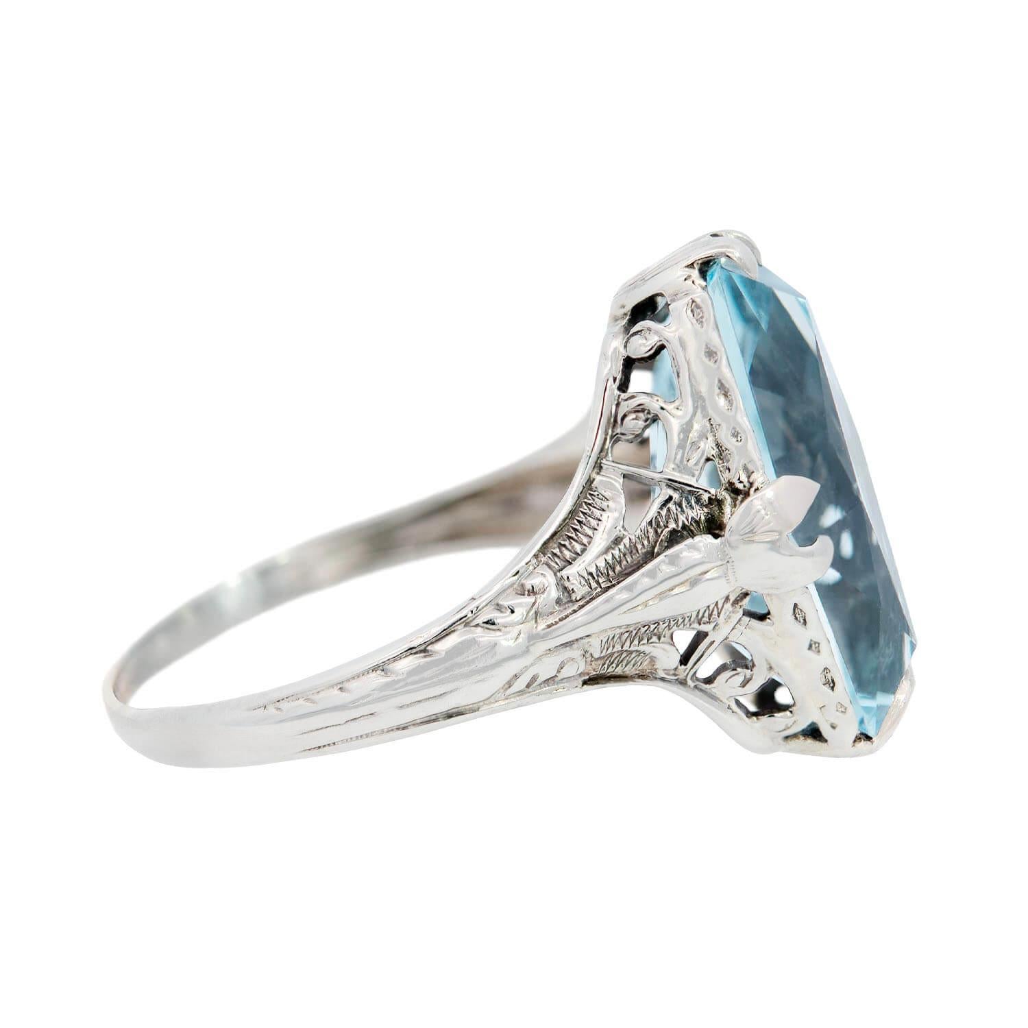 Art Deco 18k White Gold Aquamarine Filigree Ring