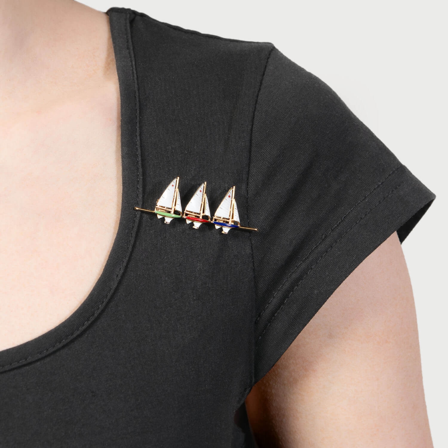 SLOAN & CO. Retro 14k Enamel Sailboat Pin