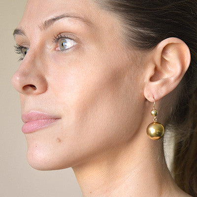 Dangling fashion earrings gold